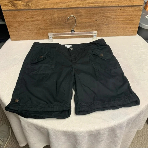 Relativity black cuffed shorts 8 inch length size 12 no stretch real pockets - Picture 12 of 12